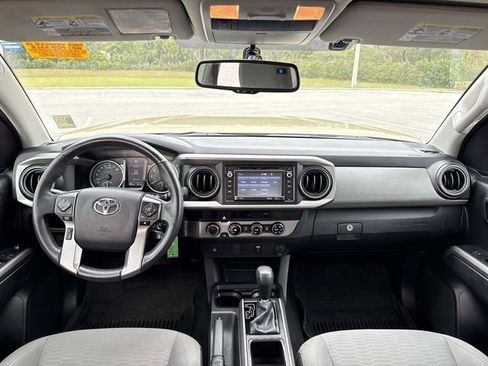 Used 2017 Toyota Tacoma SR5 image 12