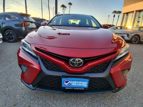 Used 2020 Toyota Camry SE image 2