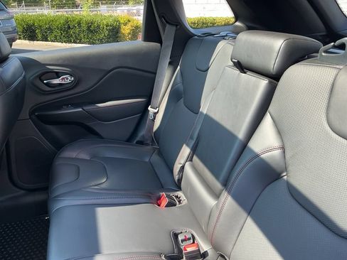 Used 2020 Jeep Cherokee Trailhawk AWD/4WD image 24