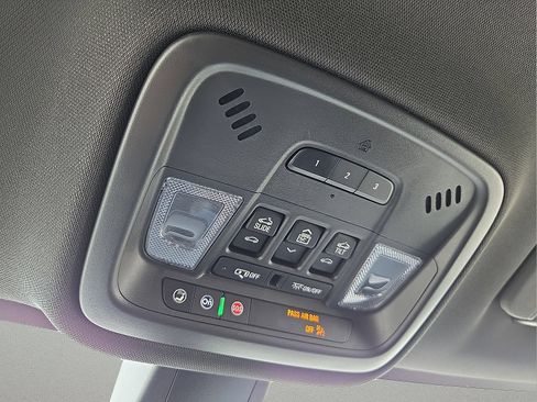 Used 2023 Chevrolet Traverse RS AWD/4WD image 22