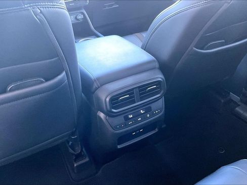 Used 2025 Honda Pilot Touring image 13