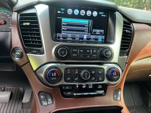 Used 2020 Chevrolet Suburban Premier w/ Premier 6.2L Value Package AWD/4WD image 13