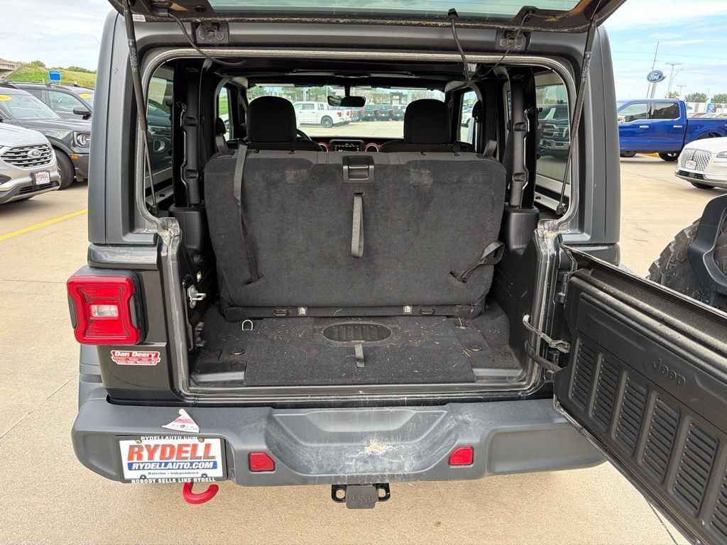 Used 2018 Jeep Wrangler Rubicon AWD/4WD image 11