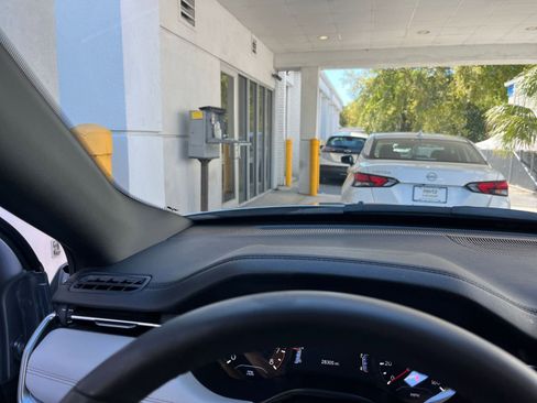 Used 2025 Jeep Compass Limited image 34