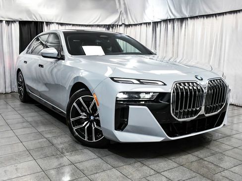 Used 2025 BMW 740i RWD image 3