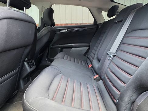Used 2015 Ford Fusion SE FWD image 17
