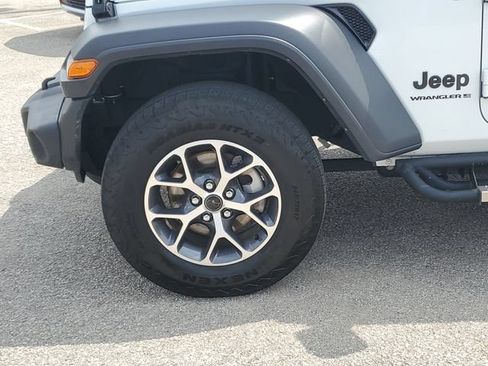 Used 2024 Jeep Wrangler Unlimited Sport AWD/4WD image 8