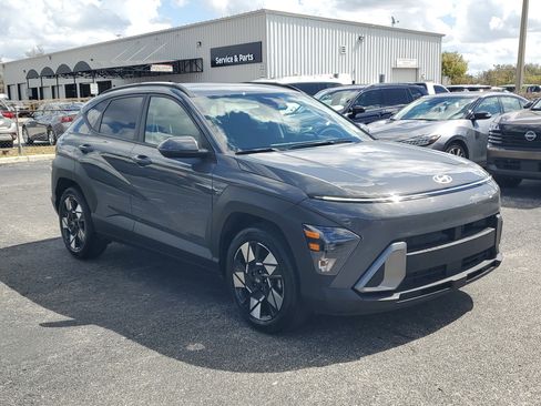 Used 2025 Hyundai Kona SEL image 3