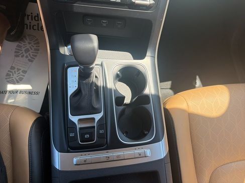 Used 2024 Kia Carnival LX FWD image 34