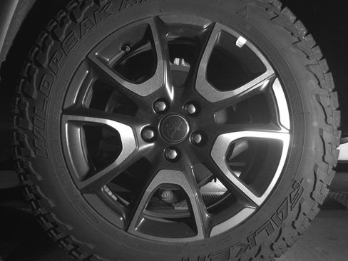 Used 2025 Jeep Compass Trailhawk AWD/4WD image 14