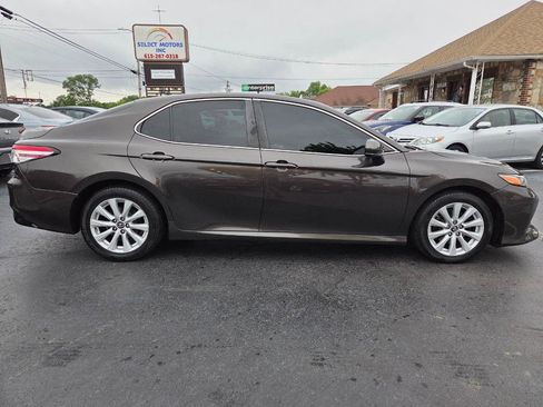 Used 2018 Toyota Camry LE FWD image 6