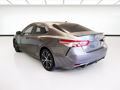 Used 2019 Toyota Camry SE w/ Carpet Mat Package FWD image 6