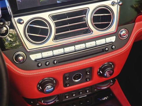 Used 2020 Rolls-Royce Dawn image 15