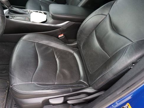 Used 2017 Chevrolet Volt Premier w/ Driver Confidence II Package FWD image 11