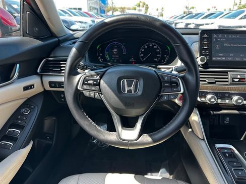 Used 2018 Honda Accord Touring image 19