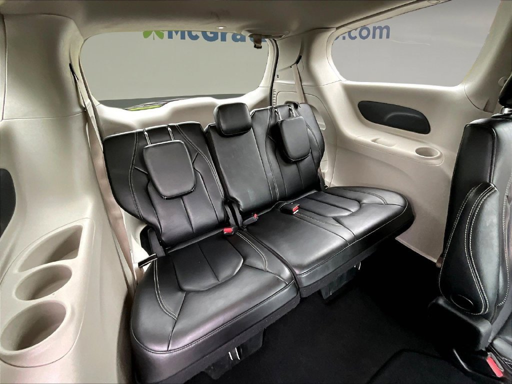 Used 2023 Chrysler Pacifica Touring-L FWD image 27