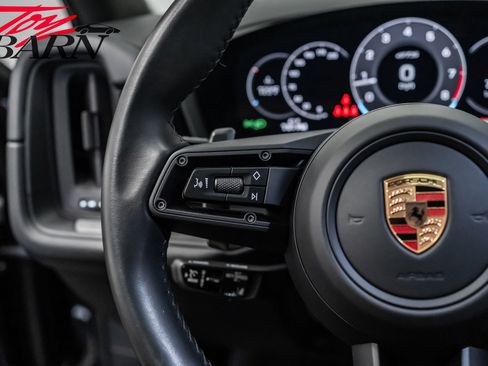 Used 2025 Porsche Cayenne GTS image 32