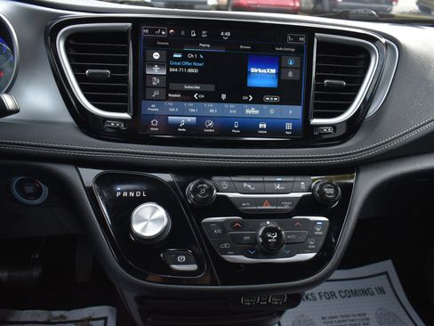 Used 2021 Chrysler Pacifica Touring w/ S Appearance Package image 25