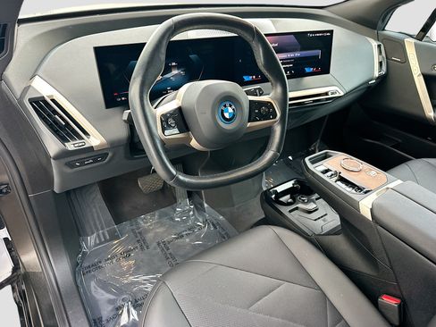 Used 2024 BMW iX xDrive50 w/ Premium Package AWD/4WD image 9
