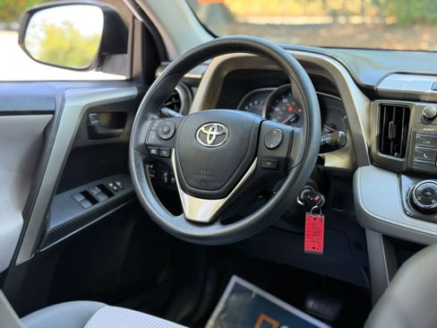Used 2015 Toyota RAV4 LE image 18