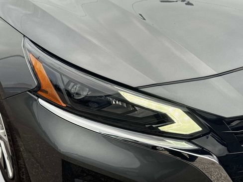 Used 2025 Nissan Altima 2.5 S FWD image 9