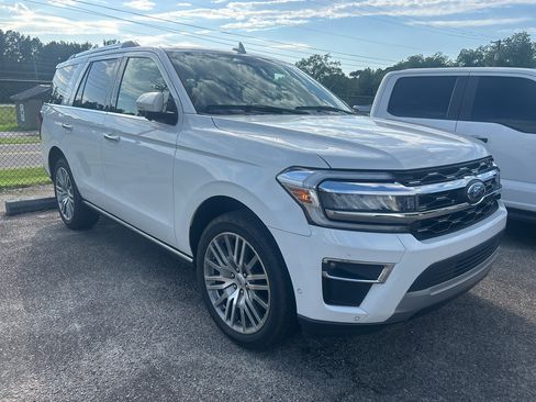 Used 2022 Ford Expedition Limited RWD image 2