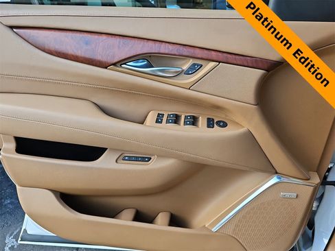 Used 2017 Cadillac Escalade Platinum image 28