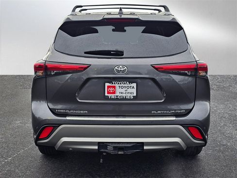 Used 2023 Toyota Highlander Platinum image 4