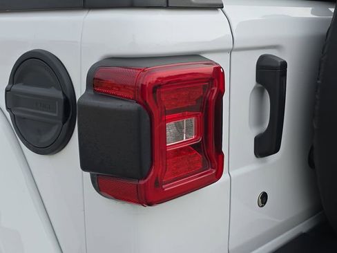 Used 2019 Jeep Wrangler Unlimited Sahara w/ Safety Group image 34