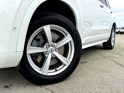 Used 2018 Volvo XC90 T5 Momentum w/ Convenience Package image 2