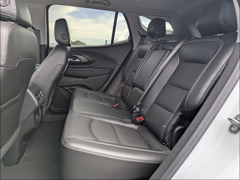 Used 2022 GMC Terrain SLT w/ Infotainment Package II FWD image 13