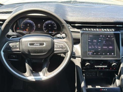 Certified 2025 Jeep Grand Cherokee Altitude AWD/4WD image 28