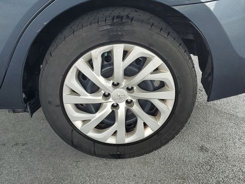 Used 2018 Toyota Corolla LE FWD image 5