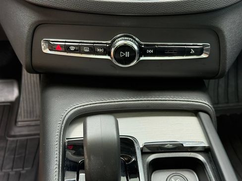 Used 2023 Volvo XC90 B5 Core w/ Protection Package AWD/4WD image 13