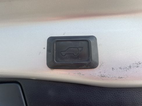 Used 2020 Toyota RAV4 XLE w/ Convenience Package FWD image 13