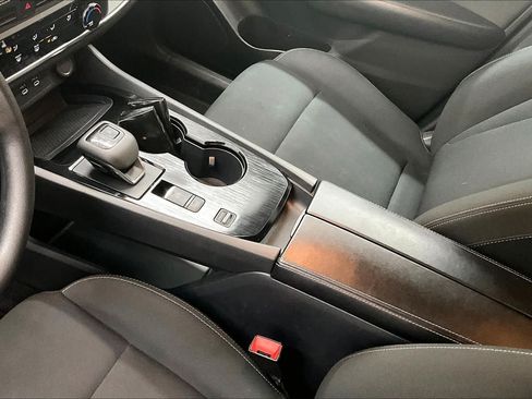 Used 2024 Nissan Rogue S FWD image 16