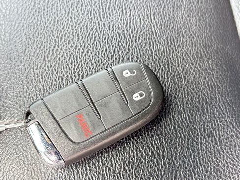 Used 2025 Jeep Compass Limited AWD/4WD image 21