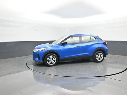 Used 2023 Nissan Kicks S FWD image 4