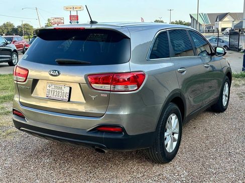 Used 2016 Kia Sorento L FWD image 9