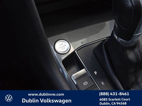 Used 2018 Volkswagen Tiguan SE w/ Panoramic Sunroof Package image 21