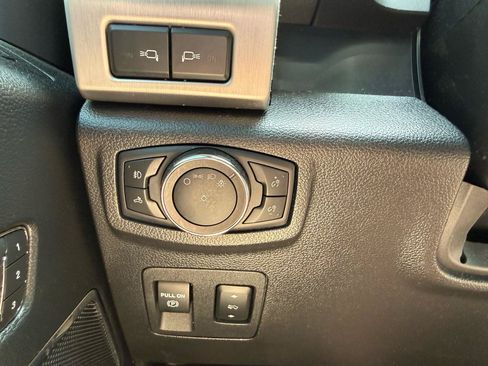 Used 2019 Ford F150 Platinum w/ Equipment Group 701A Luxury AWD/4WD image 10