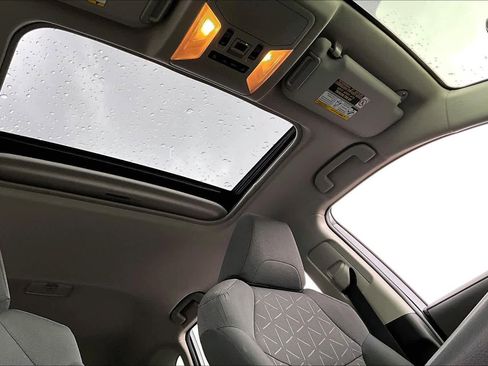 Used 2020 Toyota RAV4 XLE w/ Convenience Package image 14