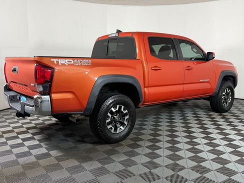 Used 2018 Toyota Tacoma TRD Off-Road AWD/4WD image 7
