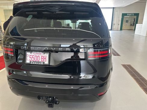 Used 2025 Land Rover Discovery Dynamic SE AWD/4WD image 4