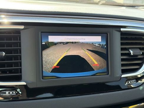 Used 2022 Chrysler Voyager LX FWD image 21