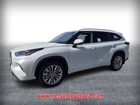 New 2026 Toyota Highlander Platinum AWD/4WD image 3