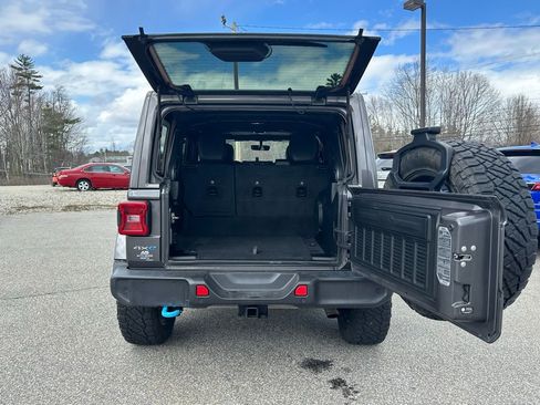 Used 2021 Jeep Wrangler Unlimited Sahara w/ Cold Weather Group AWD/4WD image 9