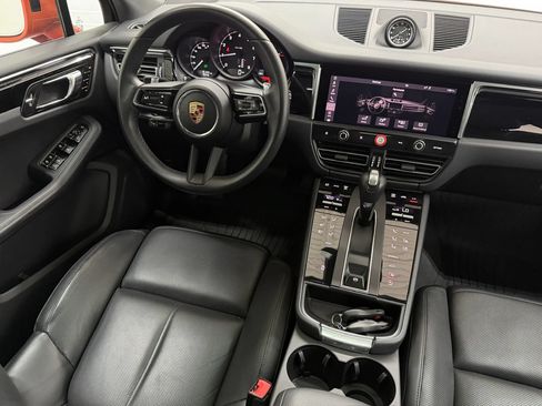 Used 2025 Porsche Macan AWD/4WD image 31
