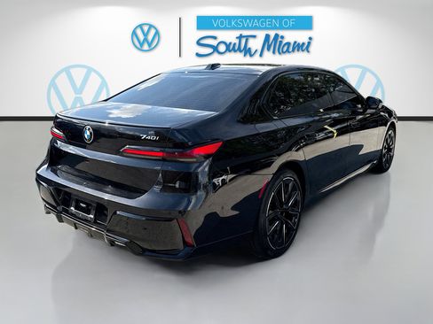 Used 2023 BMW 740i RWD image 7