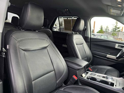 Used 2022 Ford Explorer Limited image 11